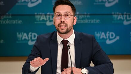 Der Parlamentarische Geschäftsführer der AfD-Landtagsfraktion, Dennis Hohloch, fordert Neuwahlen nach dem Ende der SPD/BSW-Koalition. (Archivbild) 