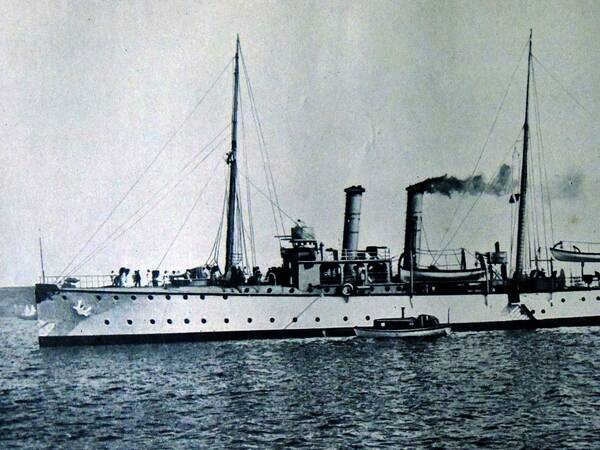 Photograph of the S.M.S. Panther. One of six Iltis-class German gunboats of the Kaiserliche Marine. The crew consisted of 9 Officers and 121 Men. The Panther participated in the German naval contingent of the Venezuela Crisis (1902-1903). Dated 1902 WHA PUBLICATIONxINxGERxSUIxAUTxONLY !ACHTUNG AUFNAHMEDATUM GESCHÄTZT! Copyright: WHA UnitedArchivesWHA_043_0040 Photo of The S M S Panther One of Six Iltis Class German gunboats of The Imperial Navy The Crew consisted of 9 Officers and 121 Men The Panther participated in The German Naval Contingent Ghent of The Venezuela Crisis 1902 1903 dated 1902 Wha PUBLICATIONxINxGERxSUIxAUTxONLY Regard date estimated Copyright Wha UnitedArchivesWHA_043_0040