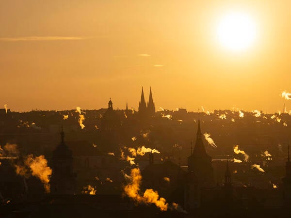 A frosty morning in Prague, Czech Republic, December 29, 2025. Meteorologists expect low temperatures in next few days, and snow will cover mountains in Czech Republic this week. Snow will also fall elsewhere, with mixed or rain showers possible at lower altitudes. It should freeze at night, with daytime temperatures around zero. CTKxPhoto/MichalxKamaryt CTKPhotoP2025122902046 PUBLICATIONxNOTxINxCZExSVK CTKPhotoP2025122902046