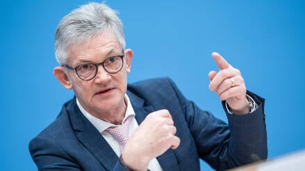 DSTGB-Präsident Ralph Spiegler hat am Montag in der Bundespressekonferenz für einen Paradigmenwechsel geworben.