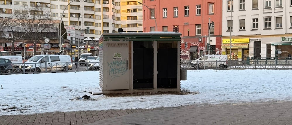 Das "Kotti-Klo" hat neue Türen