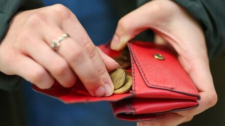 Gestiegene Preise belasten die Budgets der Menschen (Archivbild)