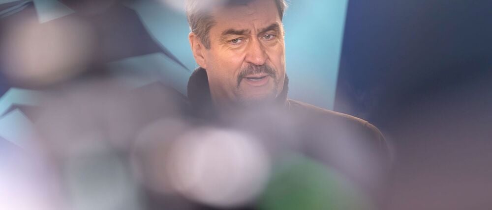 Der Brandanschlag auf das Berliner Stromnetz beschäftigt auch die CSU in Bayern. Sie fordert harte Konsequenzen und Ermittlungen durch Bundesbehörden.