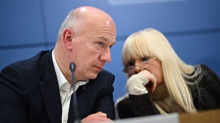 Berlins Regierender Bürgermeister Kai Wegner (CDU) und Innensenatorin Iris Spranger (SPD) setzen auf verstärkte Ermittlungen im Fall des Brandanschlags in Berlin., 