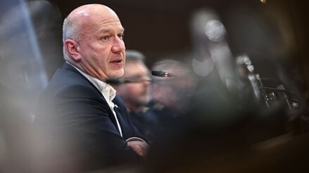 Berlins Regierender Bürgermeister Kai Wegner (CDU) spricht beim Pressebriefing zum Anschlag auf das Berliner Stromnetz.