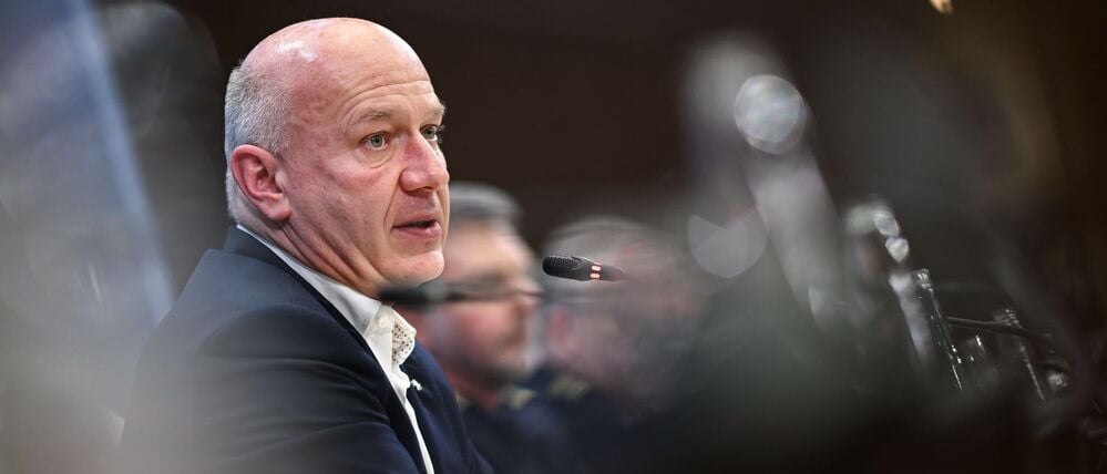 Berlins Regierender Bürgermeister Kai Wegner (CDU) spricht beim Pressebriefing zum Anschlag auf das Berliner Stromnetz.