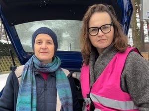Bettina (56) und Käthe (57) bildeten bei der „Aktion PKW“ ein Team.
