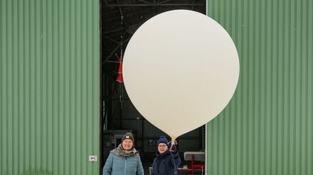 Der Wetterballon soll in über 30 Kilometern Höhe Wetterdaten sammeln.