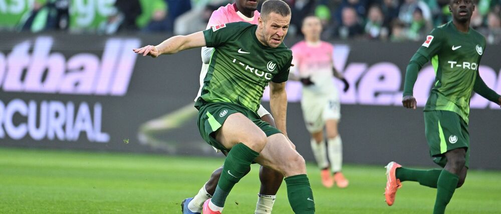 Denis Vavro (vorn) vom VfL Wolfsburg. (Archivbild).