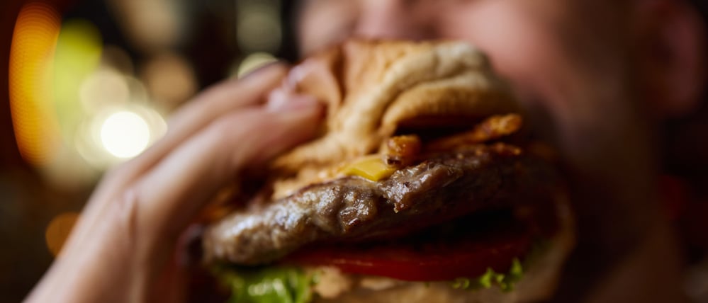 Der Verzehr von einem Hamburger ist für die allermeisten Menschen ungefährlich.