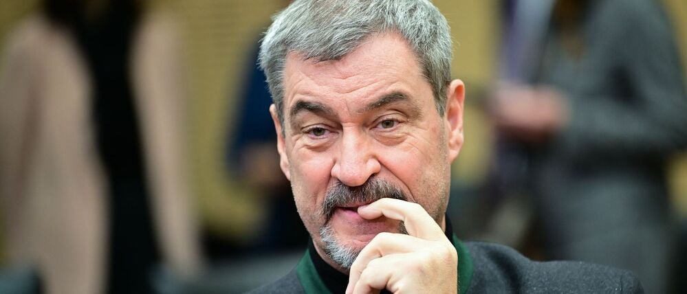 19.12.2025, Berlin: Markus Söder (CSU), Ministerpräsident von Bayern, sitzt vor der 1060. Sitzung des Bundesrates. Themen sind unter anderem der Haushalt 2026, das Rentenpaket, die Gastrosteuer sowie die Wehrdienstreform. Foto: Sebastian Christoph Gollnow/dpa +++ dpa-Bildfunk +++