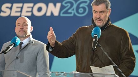 CSU-Chef Söder und Landesgruppenchef Hoffmann (links) fordern wie CDU-Chef Merz eine klare Priorität der Regierungsarbeit auf Wirtschaftswachstum. 