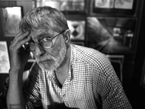 Manfred Butzmann, 2002 in seiner Panower Stammkneipe Zur Molle.