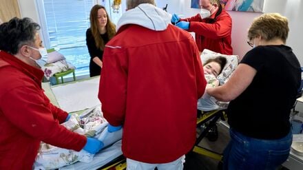 Die Pflegeeinrichtung war vom großflächigen Stromausfall im Südwesten Berlins betroffen, weshalb die Bewohner kurzfristig umziehen mussten.