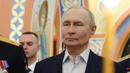 In this pool photograph distributed by Russian state agency Sputnik, Russia's President Vladimir Putin attends a Christmas service at a church in the Moscow Region on January 7, 2026. Orthodox Christians celebrate Christmas on January 7, in the Middle East, Russia and other Orthodox churches that use the old Julian calendar instead of the 17th-century Gregorian calendar adopted by Catholics, Protestants, Greek Orthodox and commonly used in secular life around the world. (Photo by Vyacheslav PROKOFYEV / POOL / AFP)