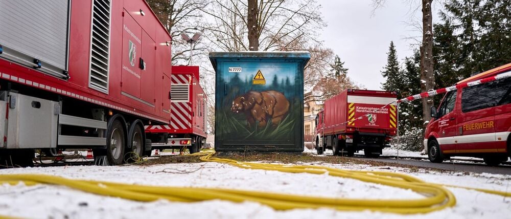 Hilfe kommt nach dem Stromausfall im Südwesten Berlins auch aus anderen Bundesländern.