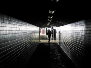 Stromausfall Bahnhof Wannsee, Berlin Zehlendorf. Zehntausende Haushalte sind seit Samstagmorgen im Berliner Südwesten ohne Strom, bei Minusgraden und Schneefall. Grund dafür ist ein Anschlag von Linksextremisten, Vulkangruppe. Berlin 04.01.2026 Stromausfall nach Anschlag im Südwesten von Berlin