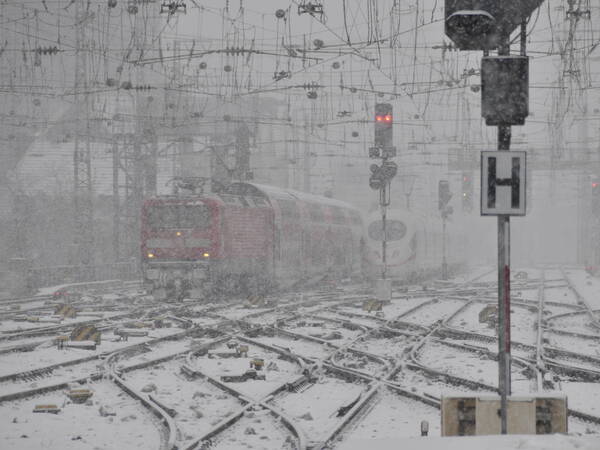 Sturmtief Daisy, Hauptbahnhof in Köln, NRW, Deutschland Schneegestöber, Hauptbahnhof in Köln, Nordrhein-Westfalen, Deutschland, Europa Copyright: xZoonar.com/WalterxG.xAllgöwerx 2005552