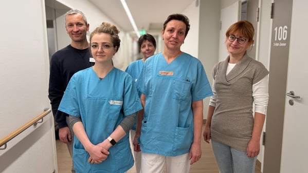 Ein Teil des Hospiz-Teams in der Notunterkunft im Immanuel Krankenhaus (von links): Sozialarbeiter Jakob Eger, Veronika, Ramona und Astrid vom Pflegeteam, Physiotherapeutin Maria Münzer.