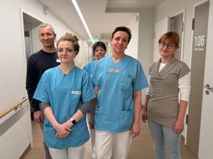 Ein Teil des Hospiz-Teams in der Notunterkunft im Immanuel Krankenhaus (von links): Sozialarbeiter Jakob Eger, Veronika, Ramona und Astrid vom Pflegeteam, Physiotherapeutin Maria Münzer.
