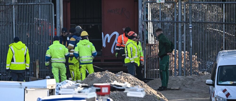 Bauarbeiten am Anschlagsort. 