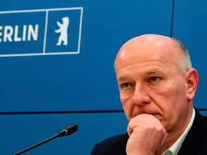 Berlin's governing mayor Kai Wegner attends a press briefing on January 6, 2026 at Berlin's City hall on a massive power outage in Berlin caused by an arson attack of January 3, 2026 . Anger is simmering in parts of Berlin where an arson attack claimed by a far-left group has caused a blackout that has plunged tens of thousands into icy darkness in mid-winter. The power cut in the German capital's leafy southwest, which has also halted local trains and forced the closure of shops, schools and hospitals, has sparked questions about how resilient the country is to sabotage of its critical infrastructure. (Photo by Tobias SCHWARZ / AFP)