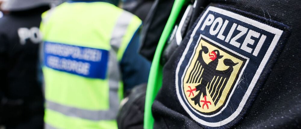 Bundespolizisten haben bei zwei Jugendlichen in Neumünster Waffen sichergestellt. (Symbolfoto)