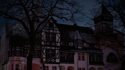 Alte Frau stirbt während des Stromausfalls in Wohnung.