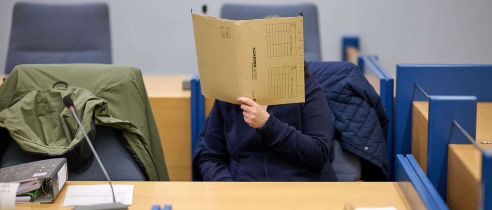 Der Prozess begann ohne den angeklagten Großvater