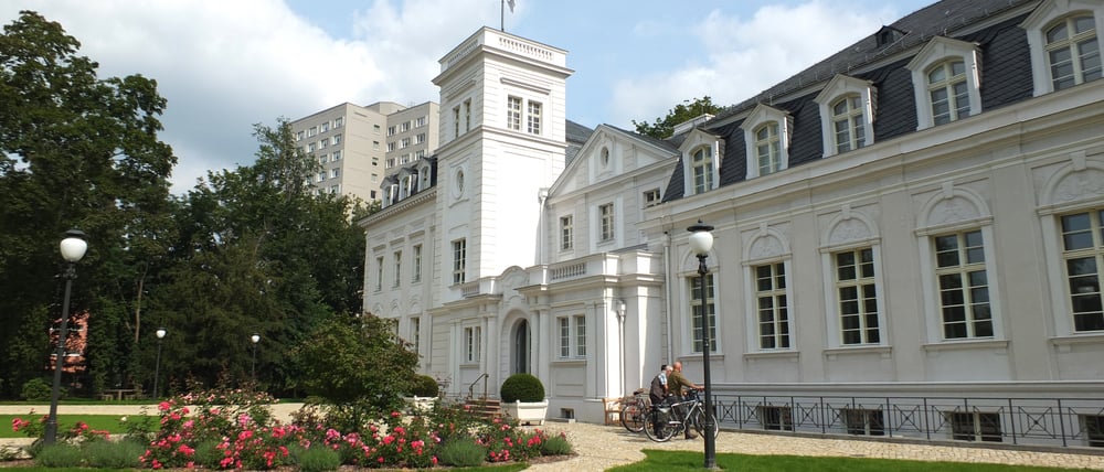 Die Villa Carlshagen ist ein Standort der HMU.