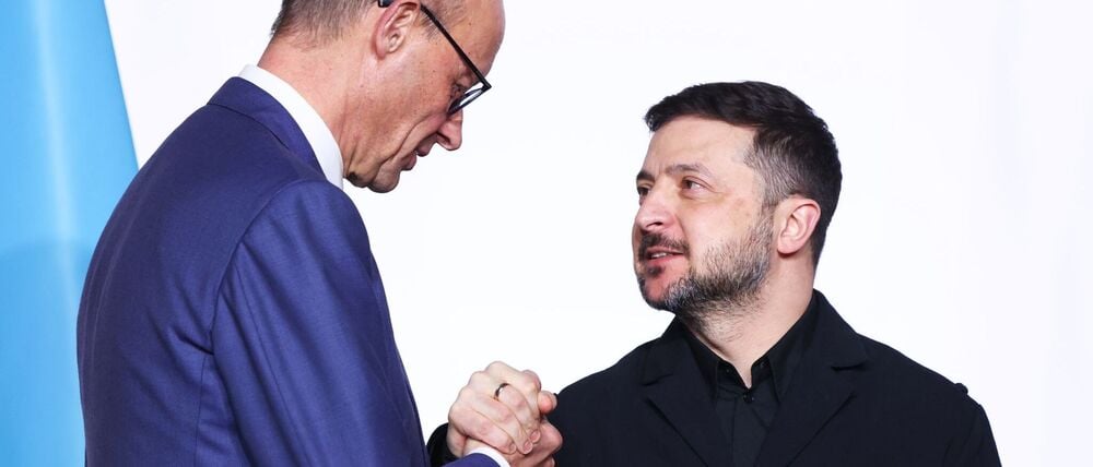 Kanzler Merz stellt dem ukrainischen Präsidenten Wolodymyr Selenskyj weitreichende deutsche Unterstützung in Aussicht.