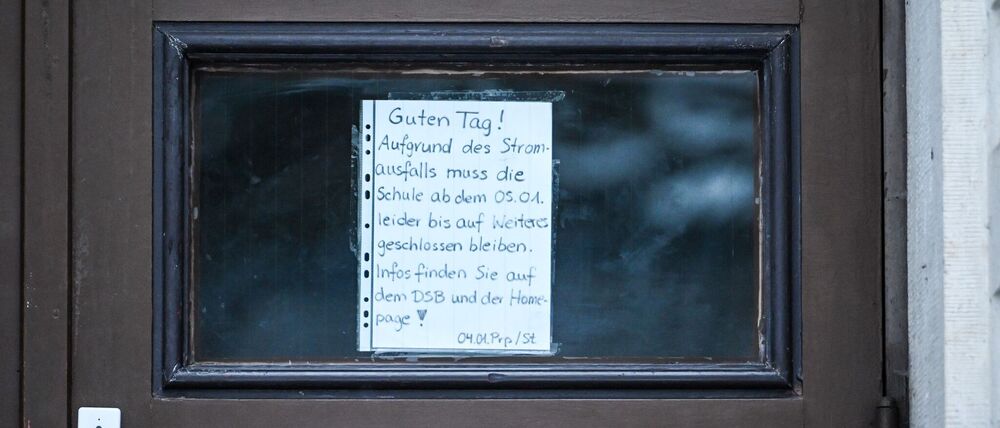 Fällt in der Schule der Strom aus, endet der Unterricht meist sofort: Viele Kinder müssen dann nach Hause geschickt werden. (Archivbild)