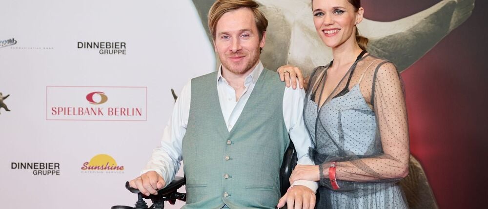 Mit ihrem Sohn Romeo Casper sind Samuel und Sarah Koch jetzt zu dritt. (Archivbild)