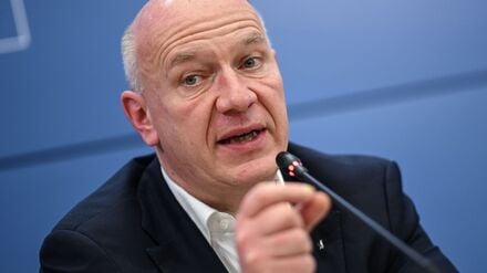 Berlins Regierender Bürgermeister Kai Wegner (CDU) rechtfertigt sein Verhalten. (Archivfoto)
