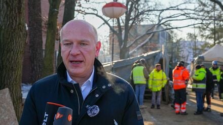 Berlins Regierender Bürgermeister Kai Wegner (CDU) zeigte sich nach dem Ende des Stromausfalls erleichtert, steht wegen seines Agierens in der Krise aber stark in der Kritik.    