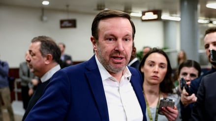 U.S. Senator Chris Murphy (D-CT) speaks to the media on the day of a briefing for the House of Representatives on the situation in Venezuela, on Capitol Hill in Washington, D.C., U.S., January 7, 2026. REUTERS/Evelyn Hockstein