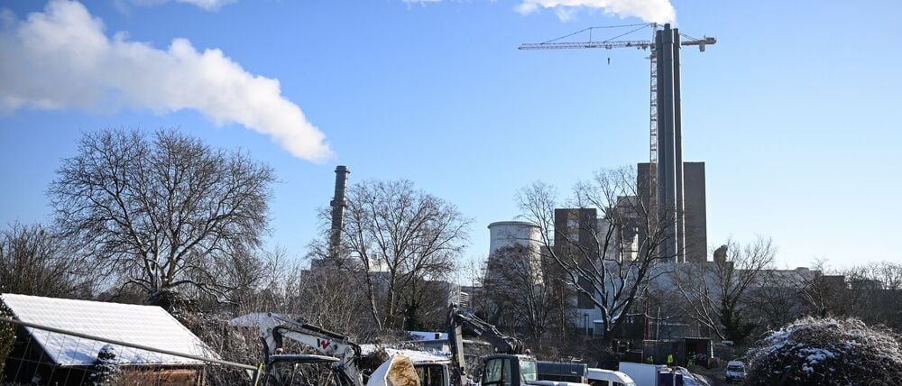 Nach dem Brandanschlag an einer Kabelbrücke im Bezirk Steglitz-Zehlendorf hatte eine der linksextremistischen „Vulkangruppen“ die Tat für sich reklamiert.
