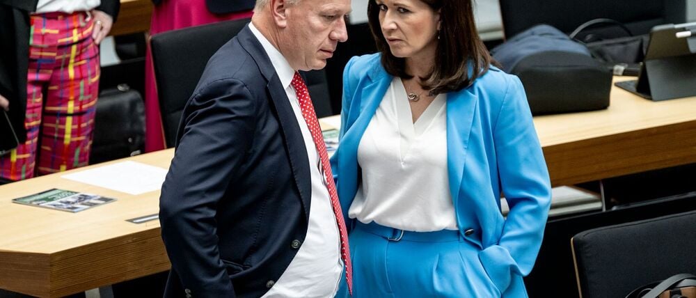 Sie war seine Tennispartnerin: Wegner spricht in einer Sitzung des Abgeordnetenhauses mit Günther-Wünsch.