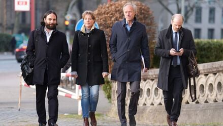 Christina Block, ihr Lebensgefährte Gerhard Delling und fünf weitere Angeklagte müssen nach dreiwöchiger Weihnachtspause wieder im Prozess um die Entführung zweier Kinder der Unternehmerin erscheinen. (Archivbild)