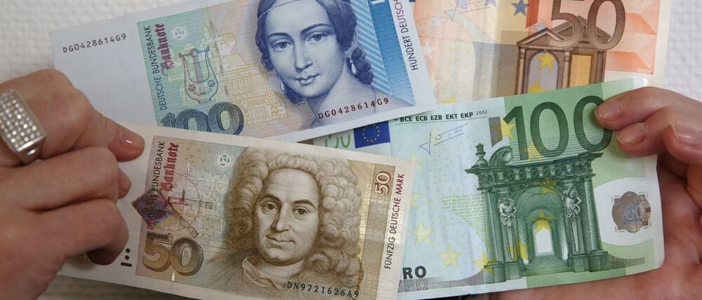 Auch in Berlin und Brandenburg werden nach wie vor jedes Jahr mehrere Millionen D-Mark bei der Bundesbank in Euro umgetauscht. (Archivbild)