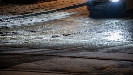 Autofahrer aufgepasst: Schnee und Glätte behindern den Verkehr.