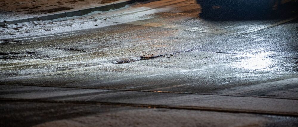 Autofahrer aufgepasst: Schnee und Glätte behindern den Verkehr.