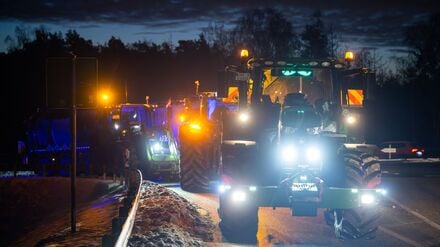 Bei Kremmen blockierten knapp eine Handvoll Traktoren die Auffahrt.