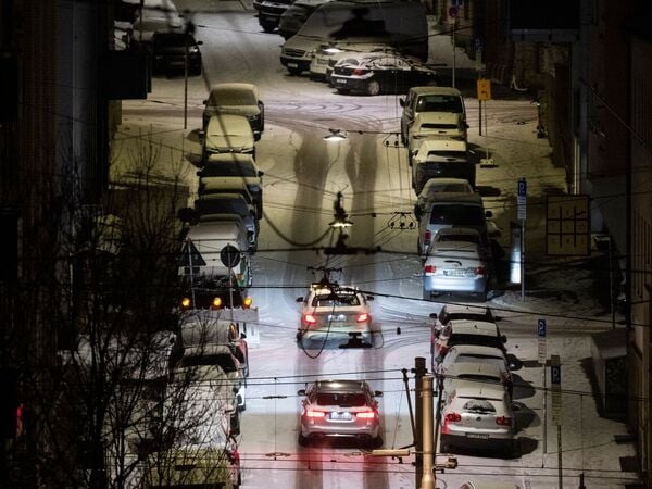 07.01.2026, Baden-Württemberg, Stuttgart: Schnee liegt auf einer Nebenstraße in der Innenstadt. Foto: Marijan Murat/dpa +++ dpa-Bildfunk +++
OhWehSchnee