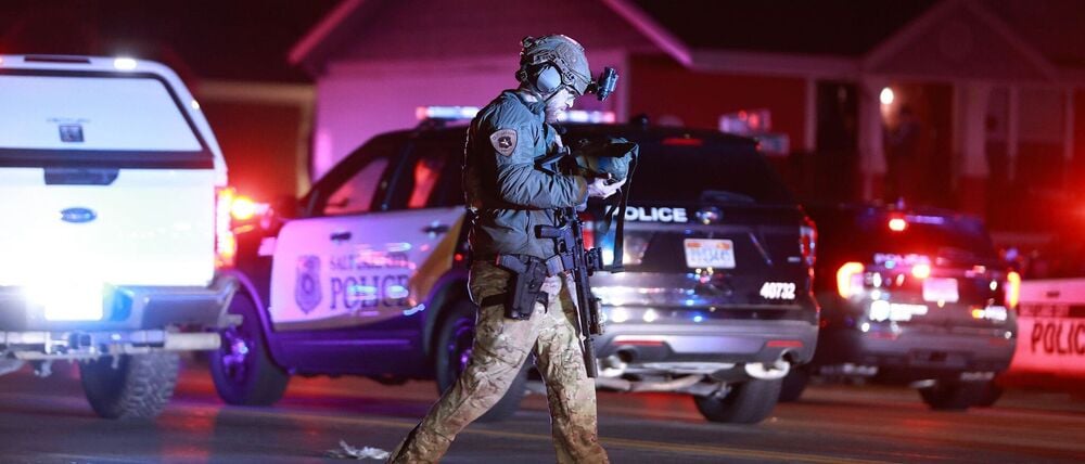 Die Polizei reagiert auf tödliche Schüsse auf einem Parkplatz der Kirche Jesu Christi der Heiligen der Letzten Tage. 