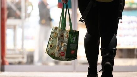 Im ostdeutschen Handel hat sich die Stimmung leicht verbessert (Symbolbild) 