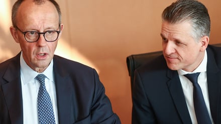 Kanzler Friedrich Merz and Kanzleramtsminister Thorsten Frei.
