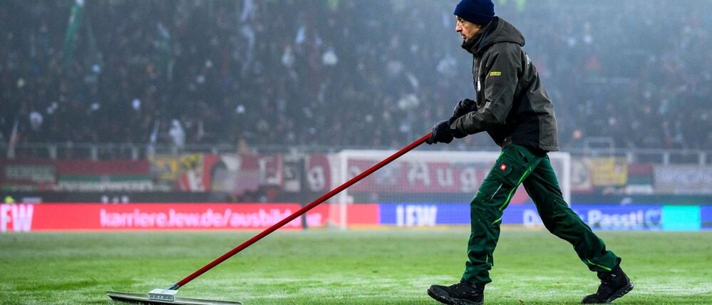 Schneeschieben statt Toreschießen. Der Start ins neue Fußballjahr in Deutschland findet teilweise unter erschwerten Bedingungen statt – wenn überhaupt.