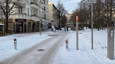 Die Poller am Lausitzer Platz in Kreuzberg.