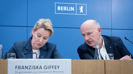 Kai Wegner, Regierender Bürgermeister, Franziska Giffey, Senatorin für Wirtschaft, Energie Berlin Berlin, bei einer Pressekonferenz (Archivbild)